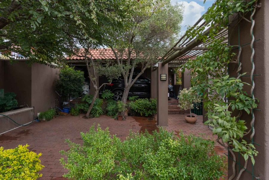 4 Bedroom Property for Sale in Oranjezicht Western Cape